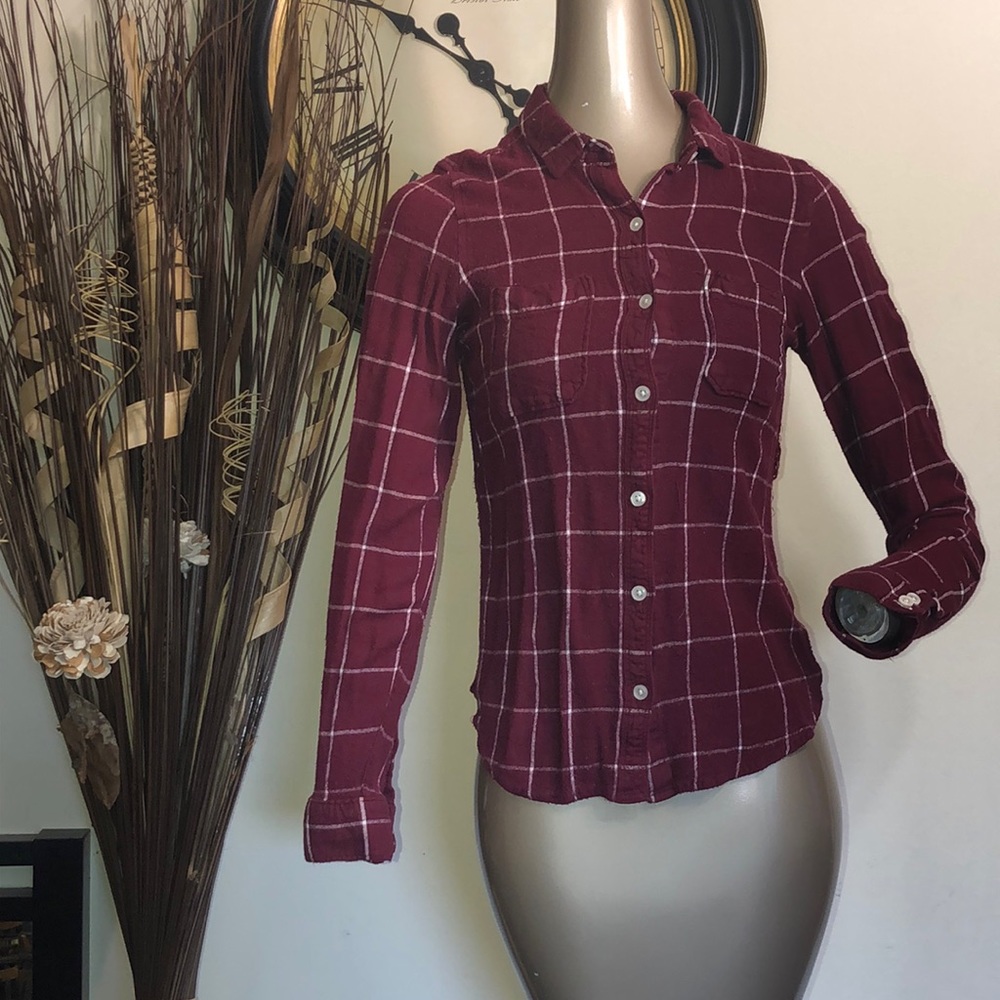 ♥️Button down plaid shirt♥️